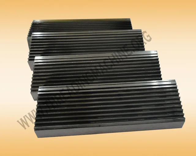Lanco type pipe and bolt threading tangential chaser die